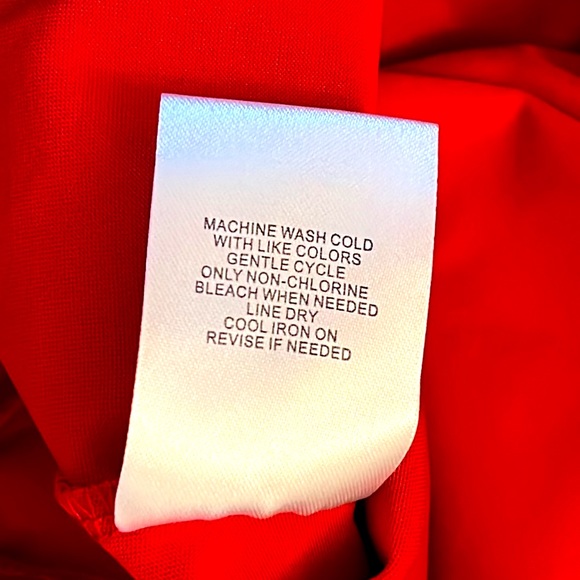 Red Lamé Pants * Not as tight as Leggings * SHINY * Feeling Festive *size Medium - Picture 7 of 7